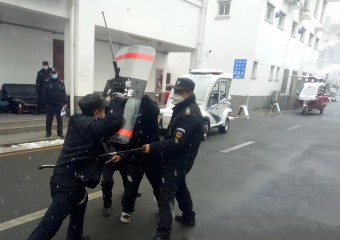 �m��ѩ����һ����(l��i)��(ch��ng)���ַ����ݾ����(d��ng)ůů������